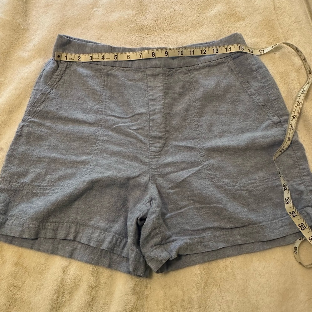 BANANA REPUBLIC LINEN PULL-ON 4” SHORT. Light Blue. Woman’s: US L.